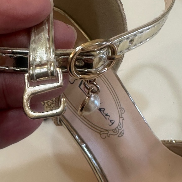 GLITTER - Gold Glitter Women's 3 1/2”L Heels with Ankle Strap Size 7 Worn Once - Picture 9 of 10